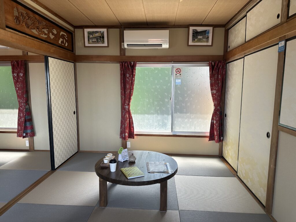 下灘住宅の休憩所