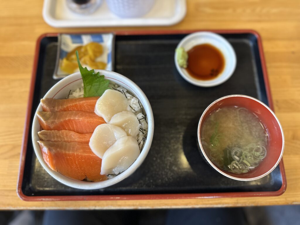 ホタテサーモン丼