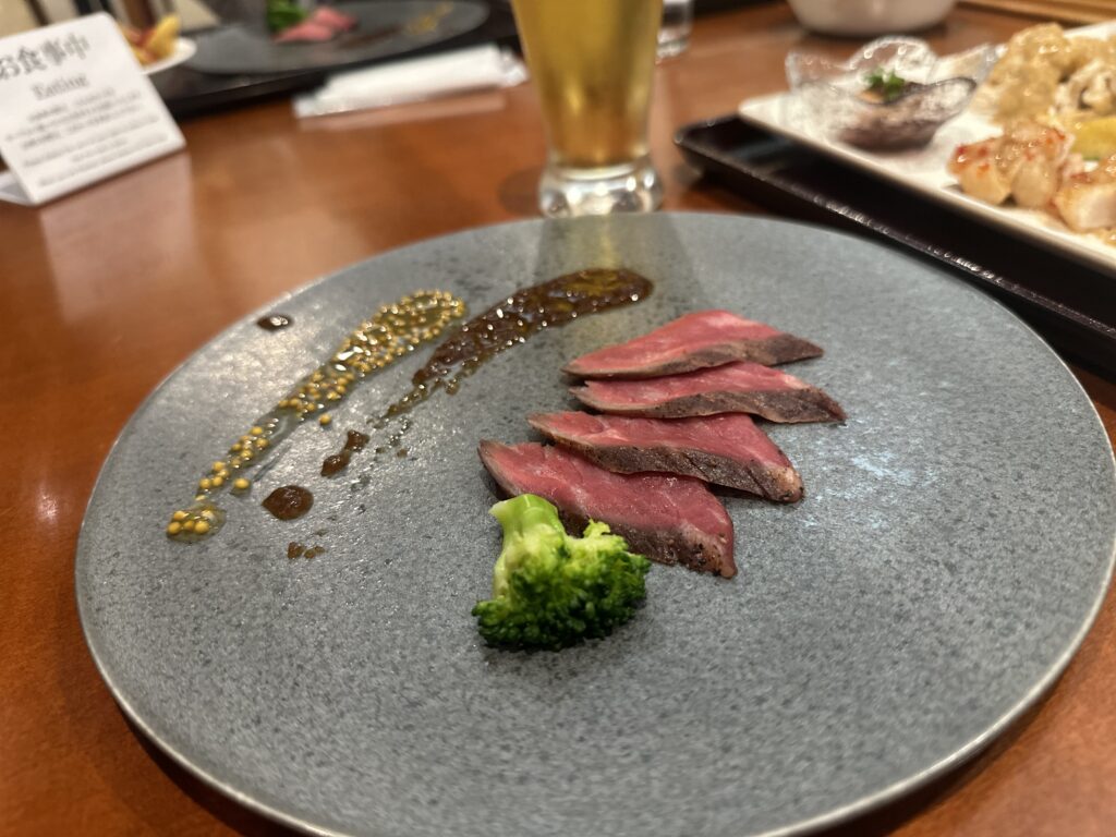 万座ホテルジュラクの夕食バイキング。