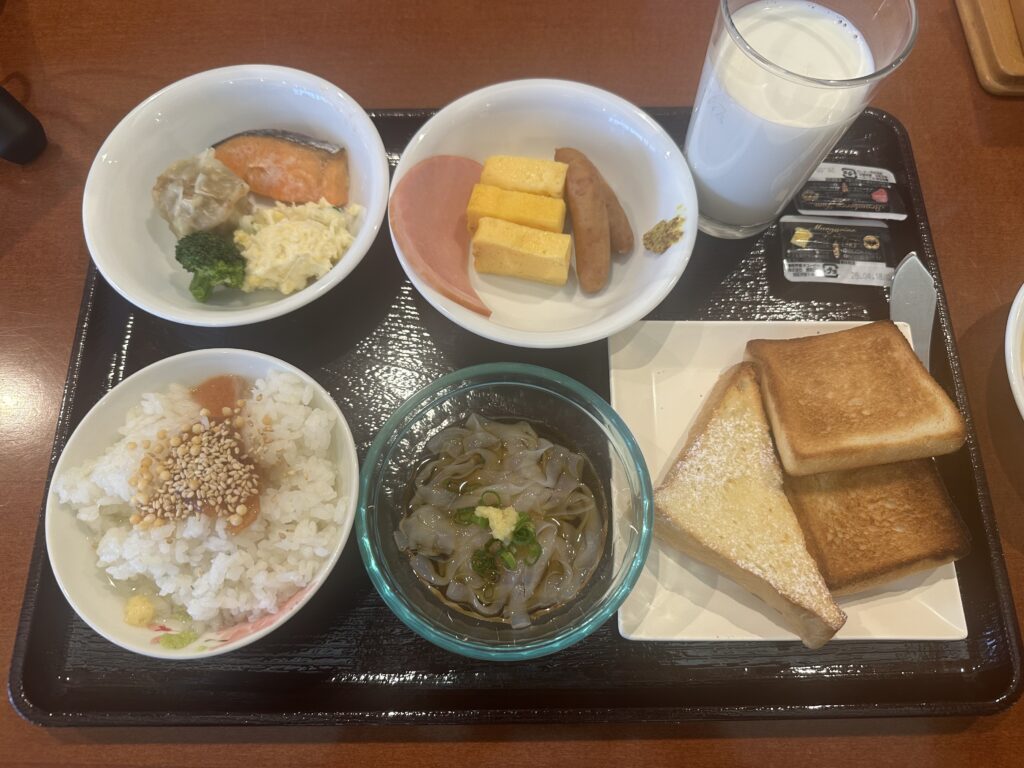 万座ホテルジュらくの朝食。