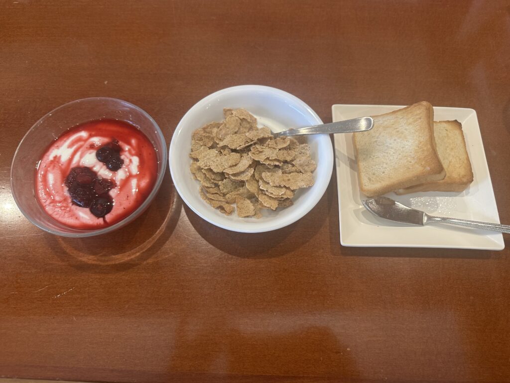 万座ホテルジュラクの朝食。