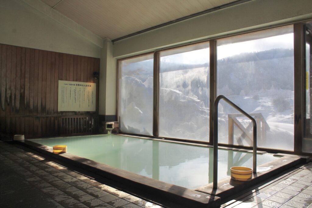 万座ホテルジュラクの内湯。