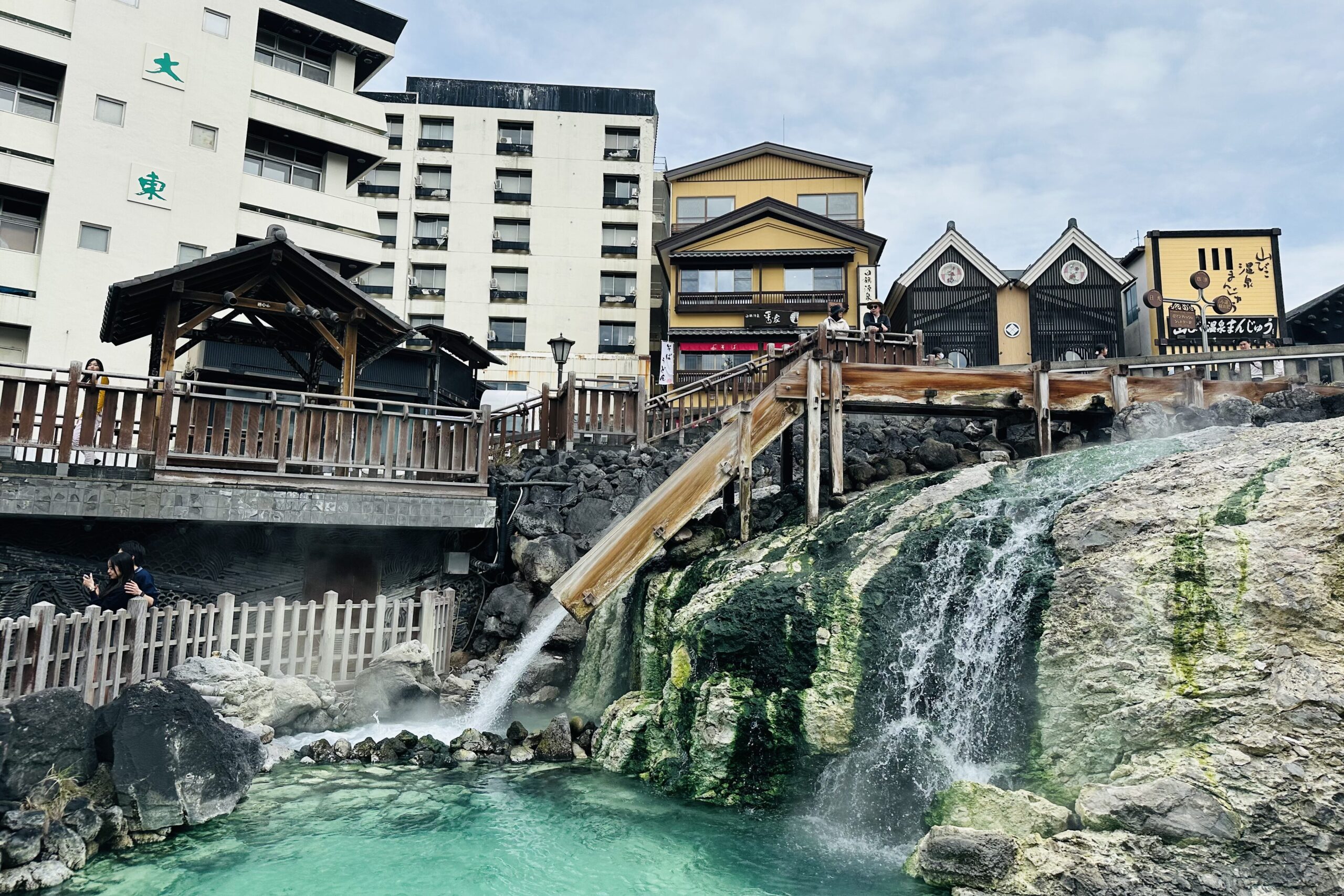 草津温泉名物の湯畑。