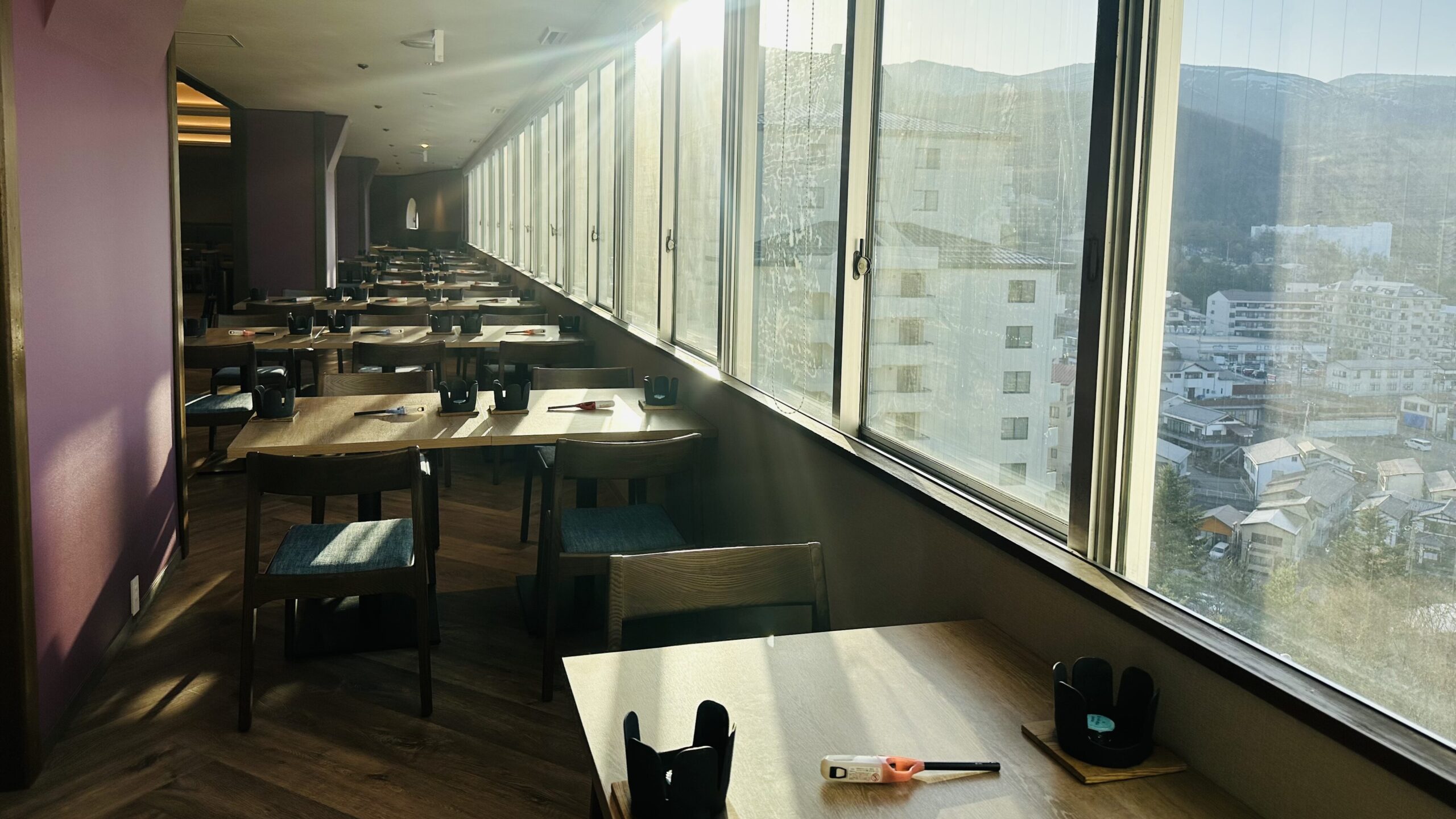 亀の井ホテル　草津リゾートのバイキング会場。