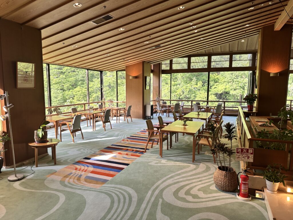 芦ノ牧温泉　大川荘のティーラウンジ。