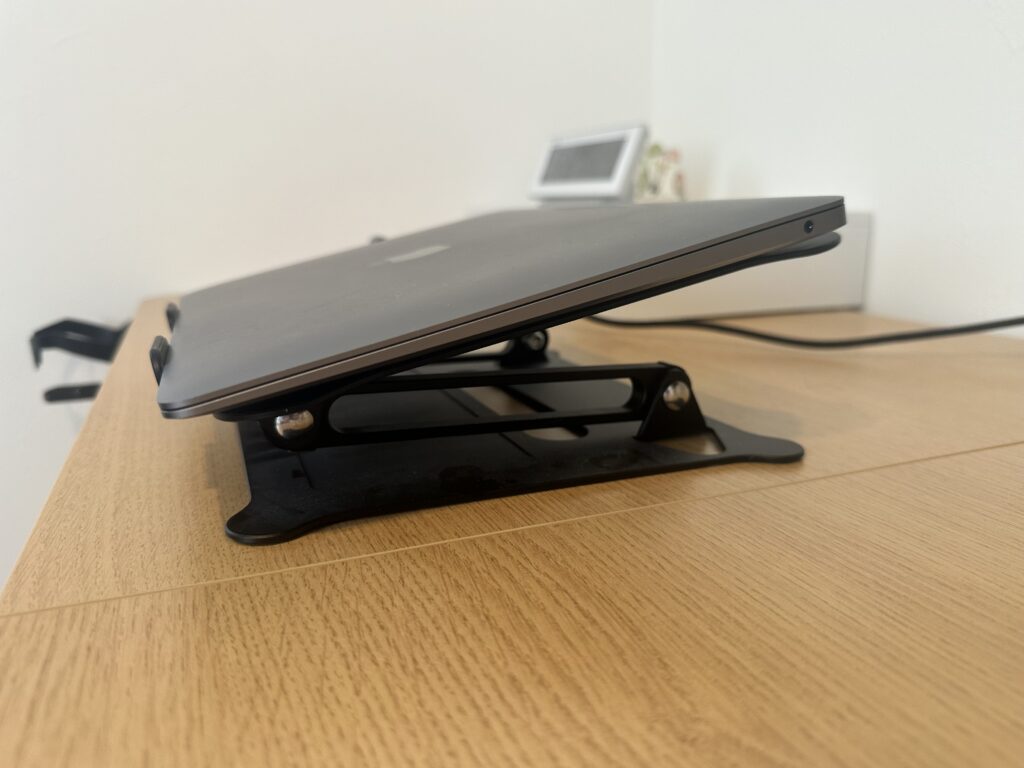 MacBookにちょうどいいパソコンスタンド