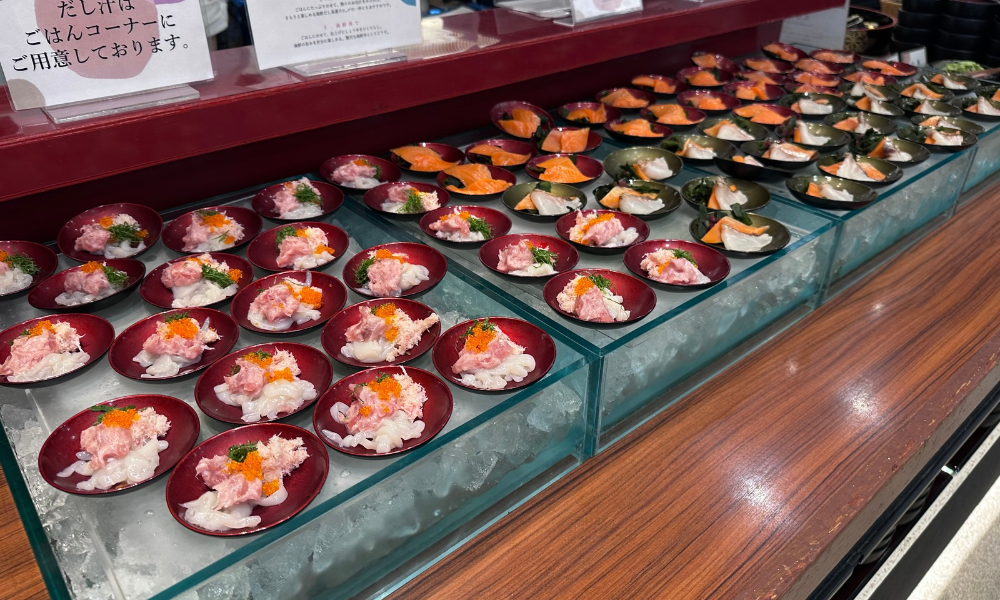 御宿東鳳の夕食バイキングで提供される刺身