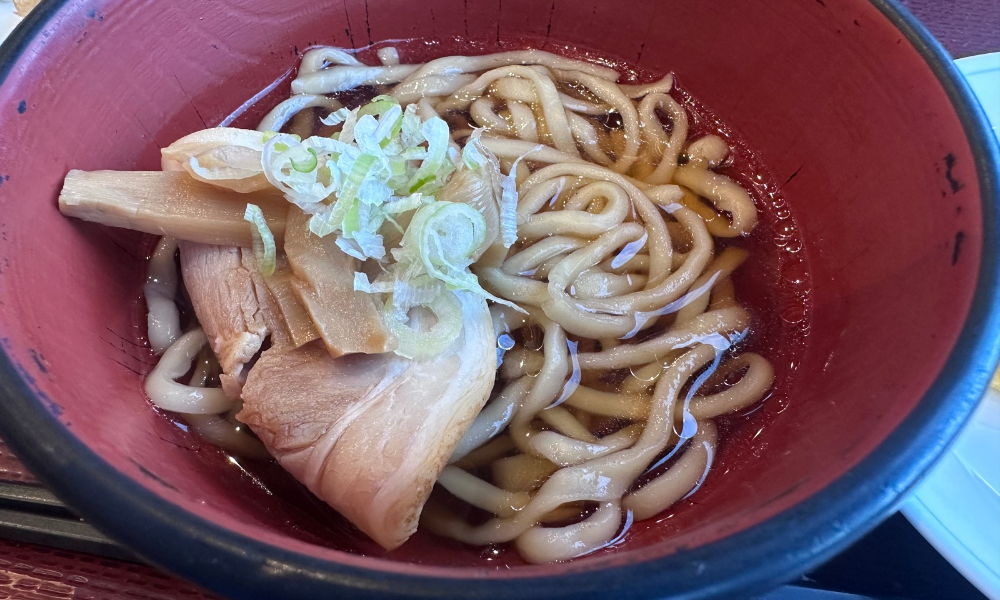 御宿東鳳の朝食ビュッフェのラーメン